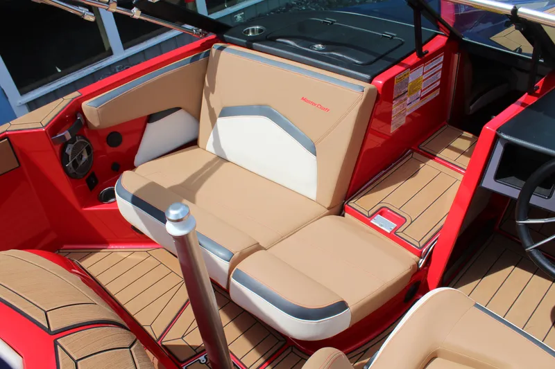 Slide: The Image of MasterCraft ProStar 2021 - 8