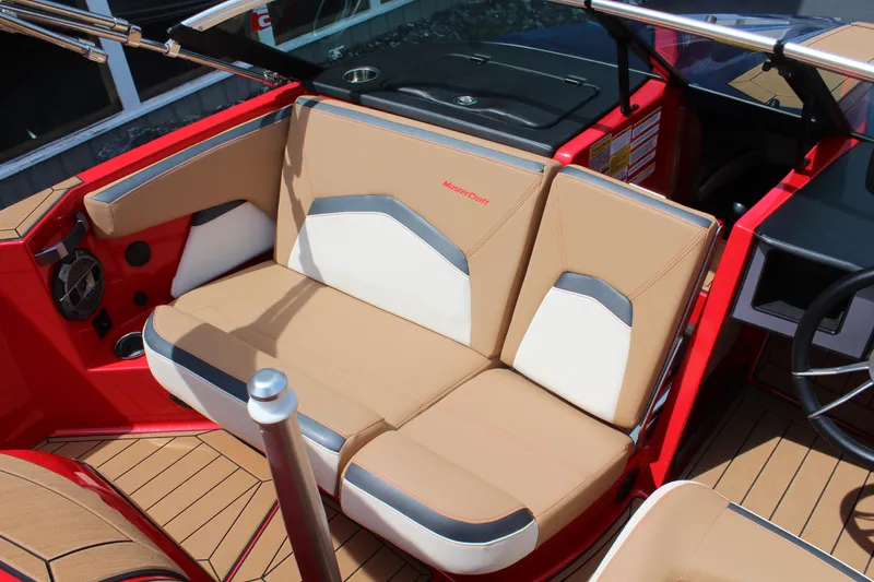 Slide: The Image of MasterCraft ProStar 2021 - 9