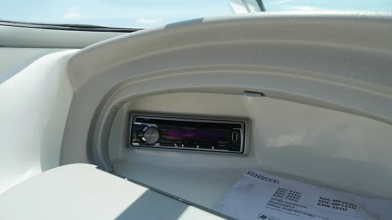 Slide: The Image of Sea Ray 185 Bow Rider 1998 - 13