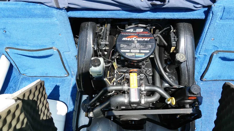 Slide: The Image of Sea Ray 185 Bow Rider 1998 - 17