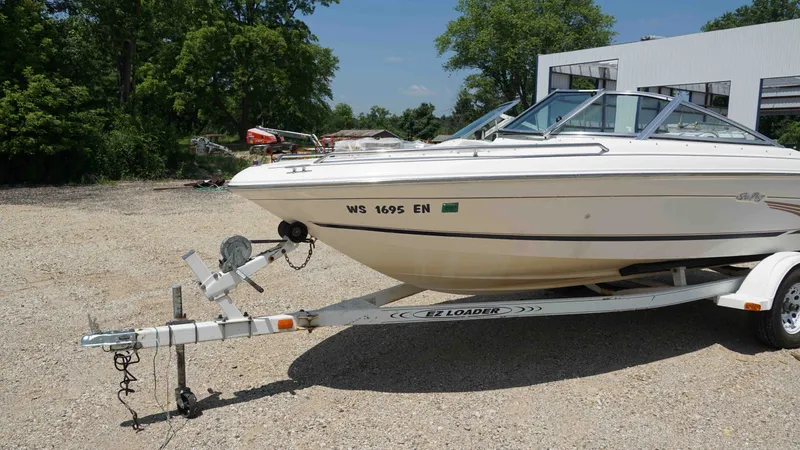 Slide: The Image of Sea Ray 185 Bow Rider 1998 - 3