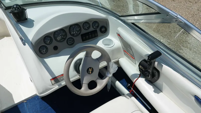 Slide: The Image of Sea Ray 185 Bow Rider 1998 - 6