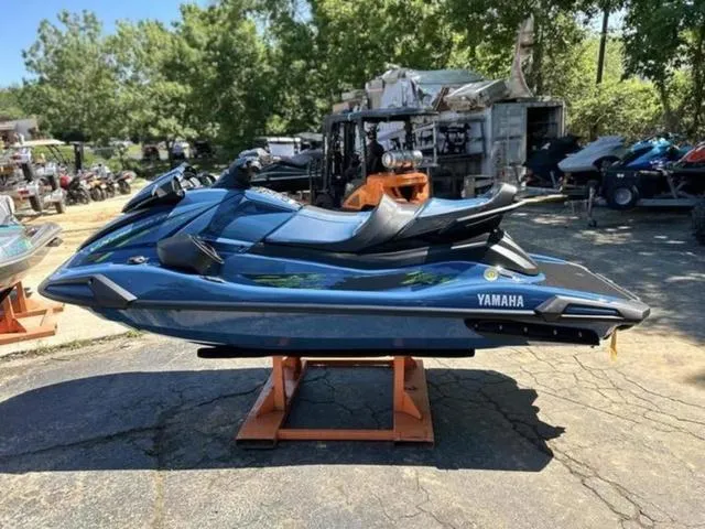 Slide: The Image of Yamaha VX Cruiser HO with Audio 2025 - 9