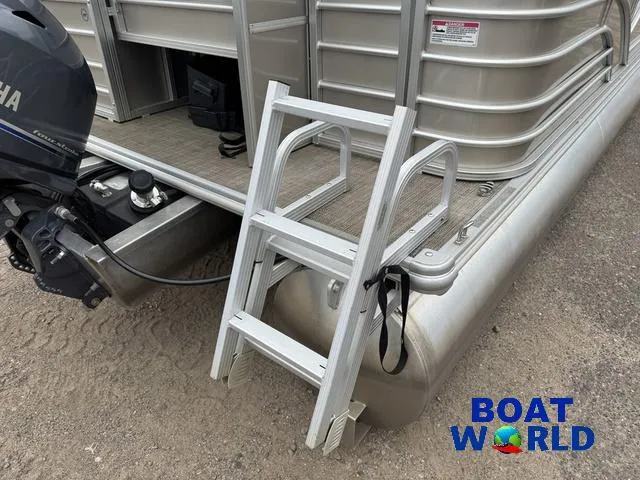 Slide: The Image of Sylvan 820 Cruise-N-Fish Pontoon 2017 - 27