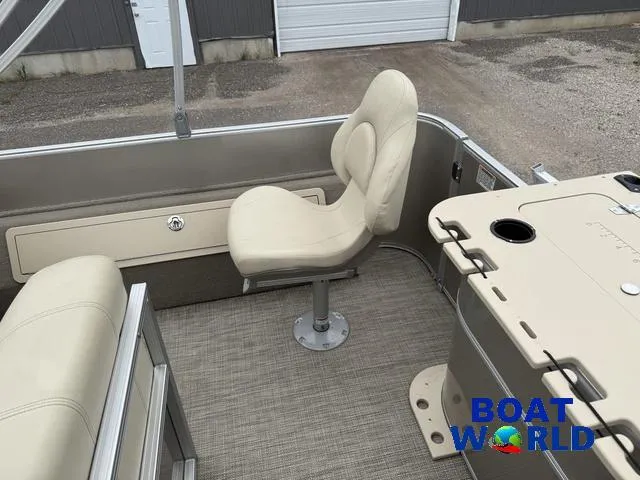 Slide: The Image of Sylvan 820 Cruise-N-Fish Pontoon 2017 - 28