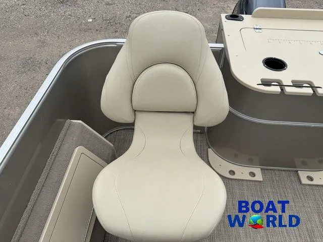 Slide: The Image of Sylvan 820 Cruise-N-Fish Pontoon 2017 - 29