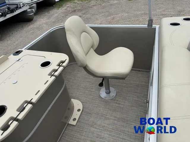 Slide: The Image of Sylvan 820 Cruise-N-Fish Pontoon 2017 - 30