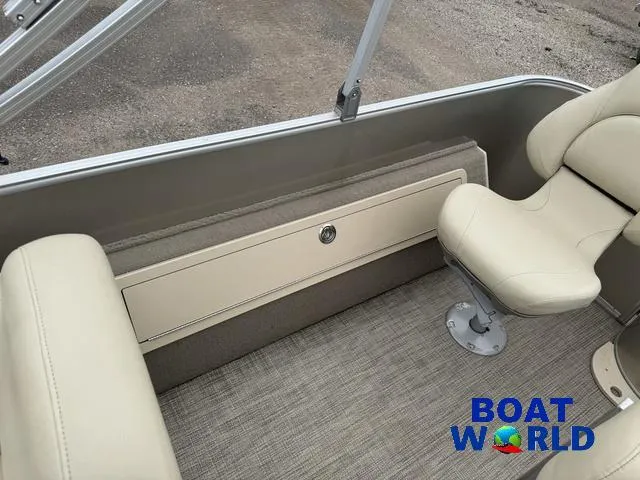 Slide: The Image of Sylvan 820 Cruise-N-Fish Pontoon 2017 - 34