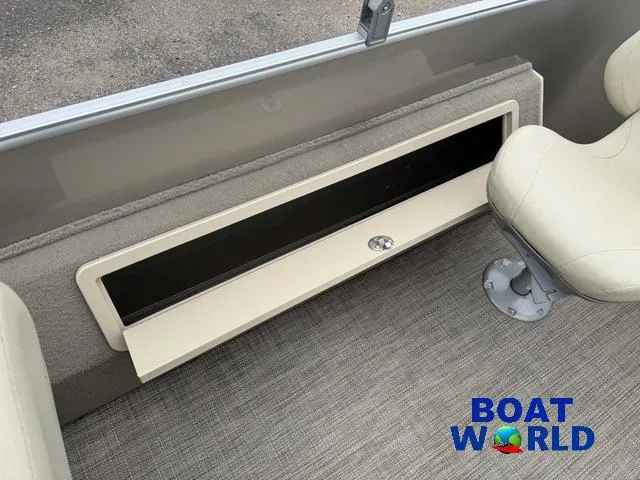 Slide: The Image of Sylvan 820 Cruise-N-Fish Pontoon 2017 - 35