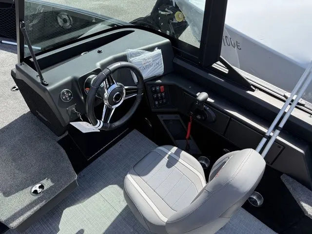 Slide: The Image of Alumacraft Competitor 175X Sport 2026 - 15