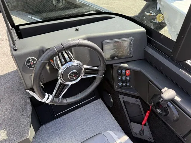 Slide: The Image of Alumacraft Competitor 175X Sport 2026 - 16