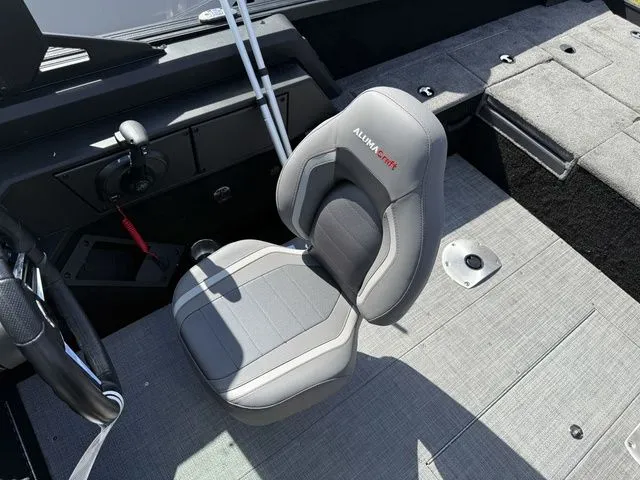 Slide: The Image of Alumacraft Competitor 175X Sport 2026 - 19