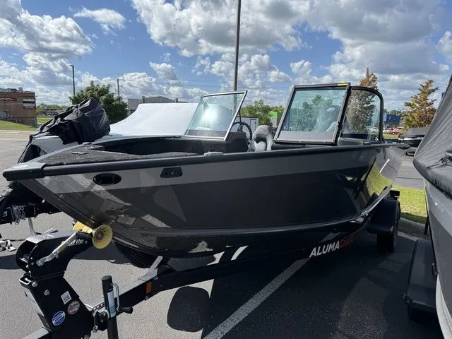 Slide: The Image of Alumacraft Competitor 175X Sport 2026 - 2