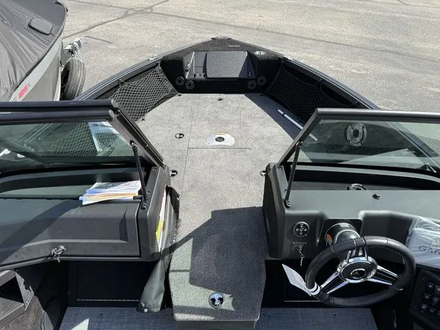 Slide: The Image of Alumacraft Competitor 175X Sport 2026 - 20