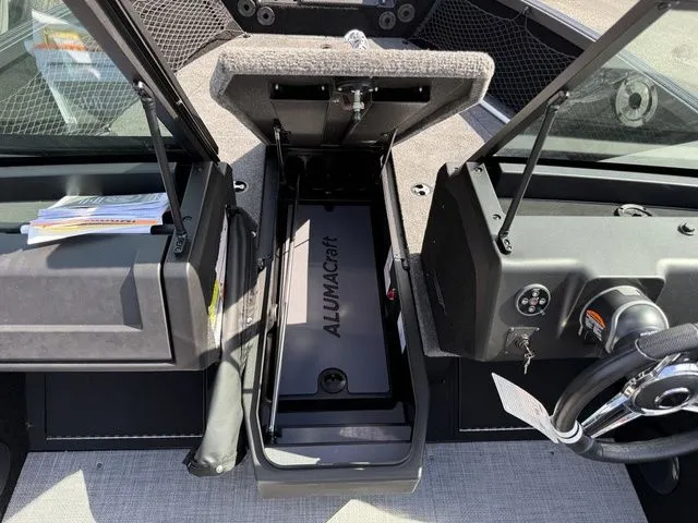 Slide: The Image of Alumacraft Competitor 175X Sport 2026 - 21