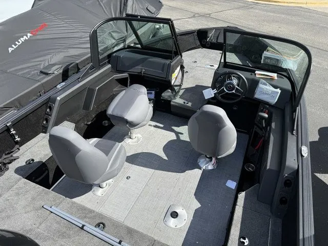 Slide: The Image of Alumacraft Competitor 175X Sport 2026 - 5