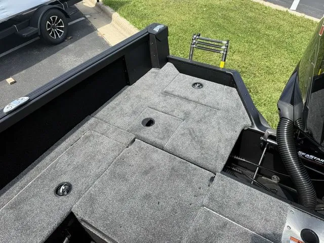 Slide: The Image of Alumacraft Competitor 185X Sport 2026 - 10