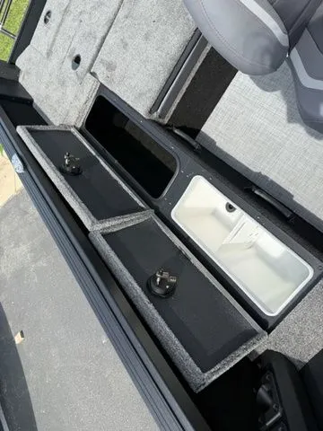 Slide: The Image of Alumacraft Competitor 185X Sport 2026 - 13