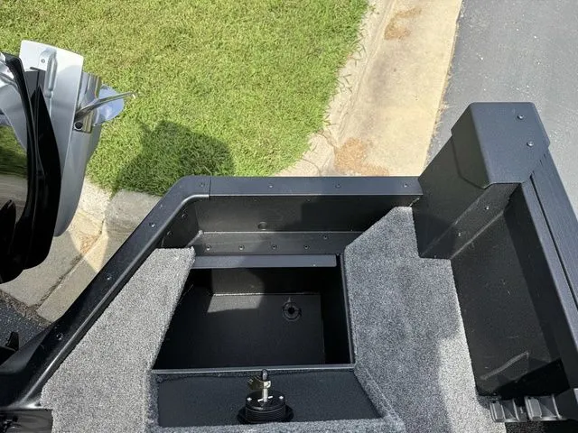 Slide: The Image of Alumacraft Competitor 185X Sport 2026 - 15