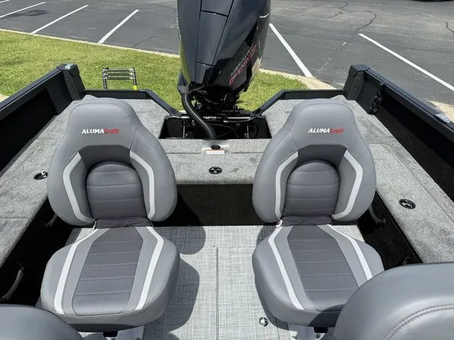 Slide: The Image of Alumacraft Competitor 185X Sport 2026 - 18