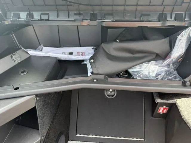 Slide: The Image of Alumacraft Competitor 185X Sport 2026 - 24