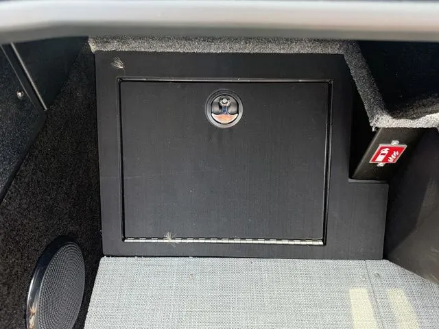 Slide: The Image of Alumacraft Competitor 185X Sport 2026 - 25