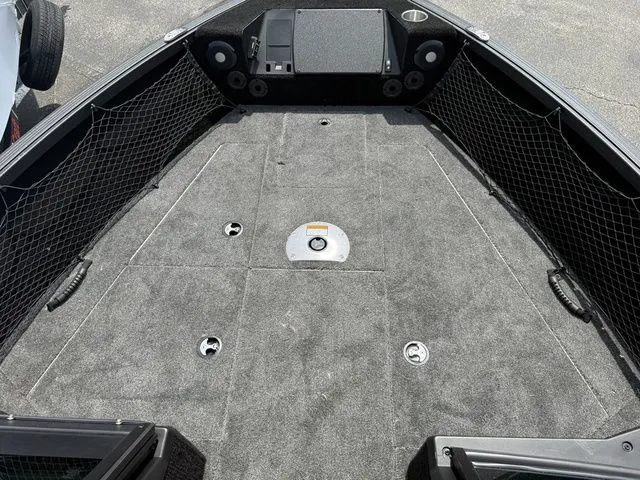 Slide: The Image of Alumacraft Competitor 185X Sport 2026 - 29