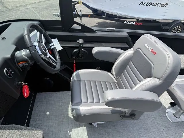 Slide: The Image of Alumacraft Competitor 185X Sport 2026 - 31