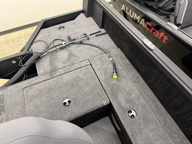 Slide: The Image of Alumacraft Competitor 175X Sport 2026 - 10