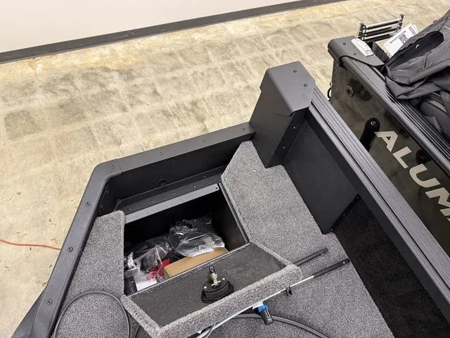 Slide: The Image of Alumacraft Competitor 175X Sport 2026 - 11