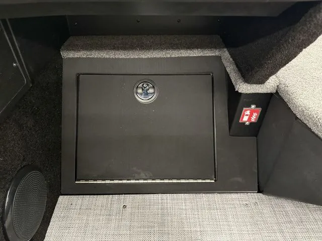 Slide: The Image of Alumacraft Competitor 175X Sport 2026 - 14