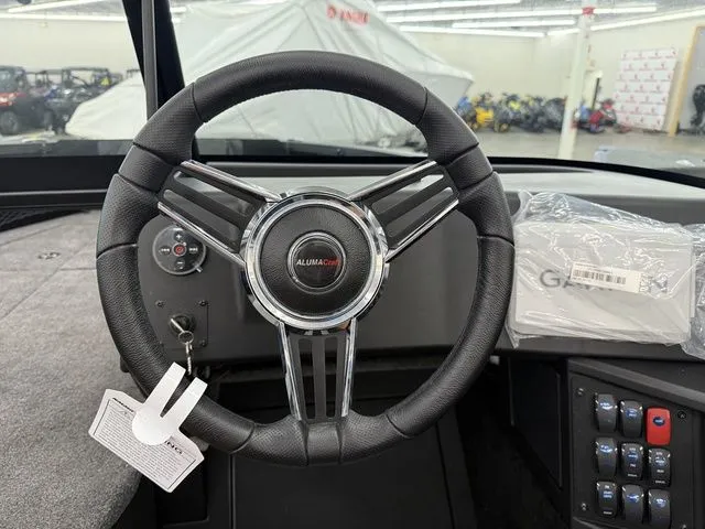 Slide: The Image of Alumacraft Competitor 175X Sport 2026 - 19