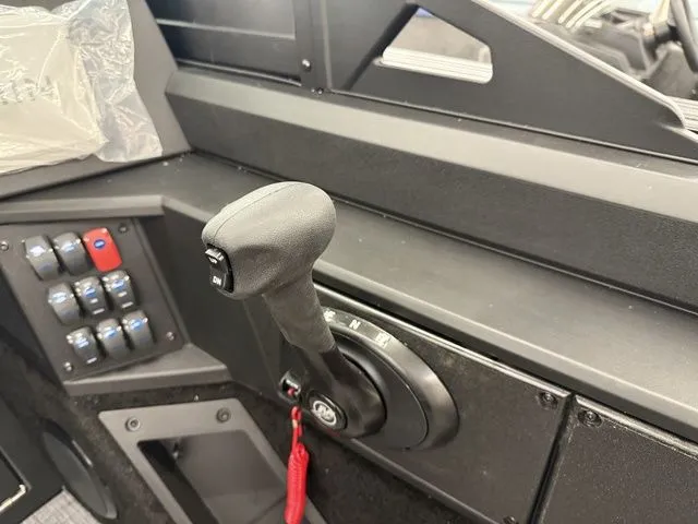 Slide: The Image of Alumacraft Competitor 175X Sport 2026 - 21