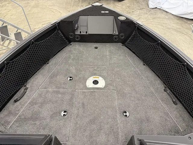 Slide: The Image of Alumacraft Competitor 175X Sport 2026 - 25