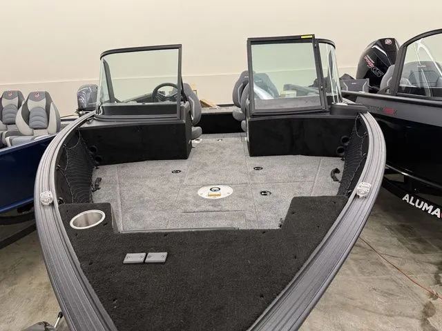 Slide: The Image of Alumacraft Competitor 175X Sport 2026 - 27