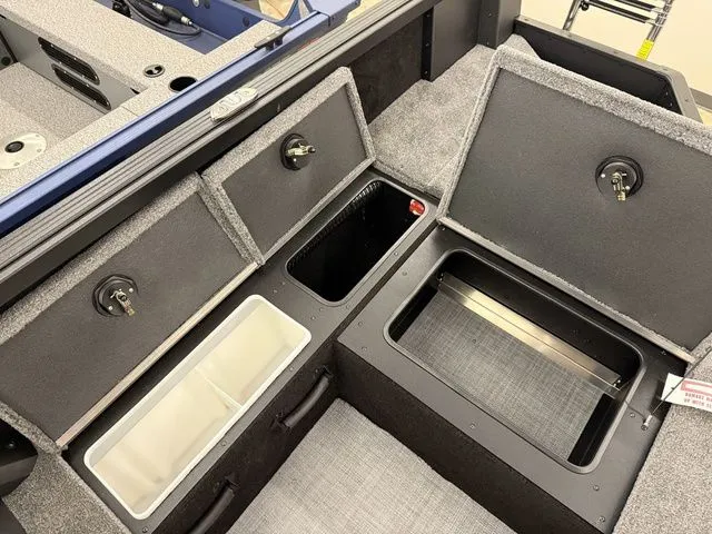 Slide: The Image of Alumacraft Competitor 175X Sport 2026 - 9