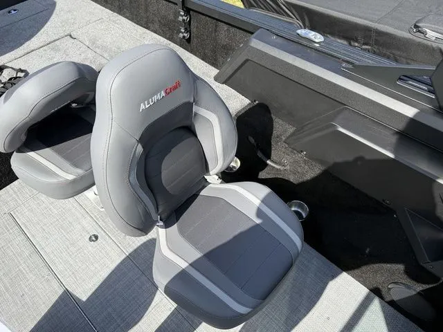 Slide: The Image of Alumacraft Competitor 175X Sport 2026 - 12