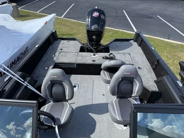 Slide: The Image of Alumacraft Competitor 175X Sport 2026 - 24