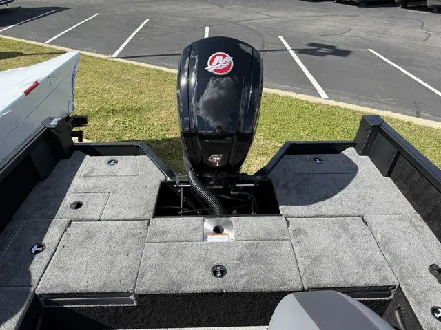 Slide: The Image of Alumacraft Competitor 175X Sport 2026 - 6