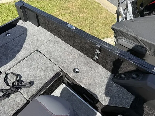 Slide: The Image of Alumacraft Competitor 175X Sport 2026 - 9