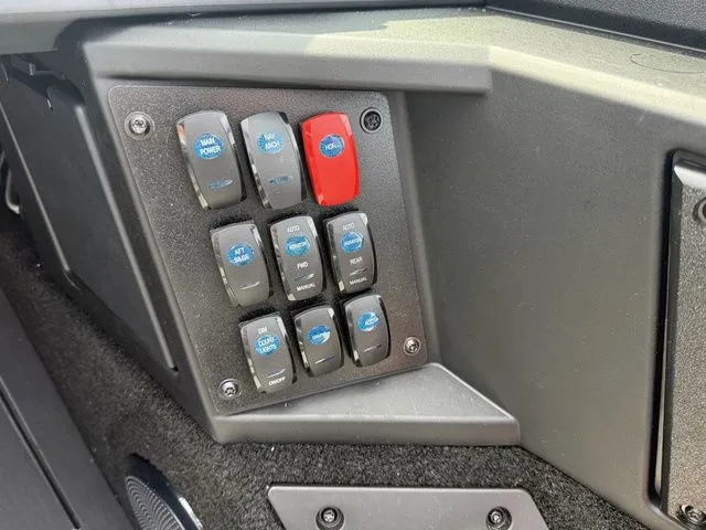 Slide: The Image of Alumacraft Competitor 185X Sport 2026 - 35