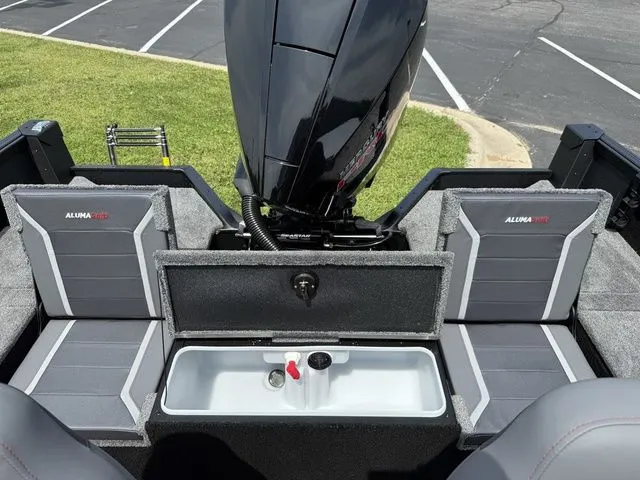 Slide: The Image of Alumacraft Competitor 185X Sport 2026 - 9