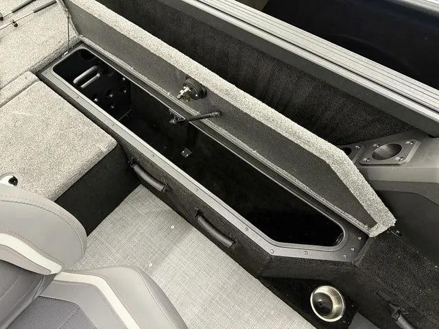 Slide: The Image of Alumacraft Competitor 175X Sport 2026 - 12