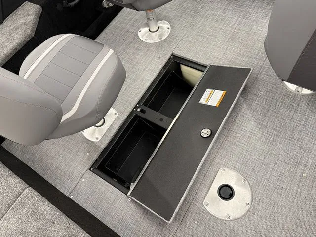 Slide: The Image of Alumacraft Competitor 175X Sport 2026 - 13