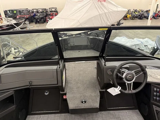 Slide: The Image of Alumacraft Competitor 175X Sport 2026 - 15