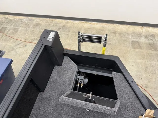 Slide: The Image of Alumacraft Competitor 175X Sport 2026 - 8