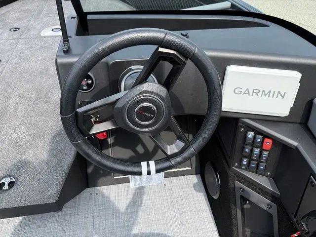 Slide: The Image of Alumacraft Trophy 185X Sport 2026 - 27