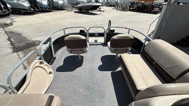 Slide: The Image of Sun Tracker Fishin' Barge 20 DLX 2018 - 11