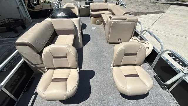 Slide: The Image of Sun Tracker Fishin' Barge 20 DLX 2018 - 12