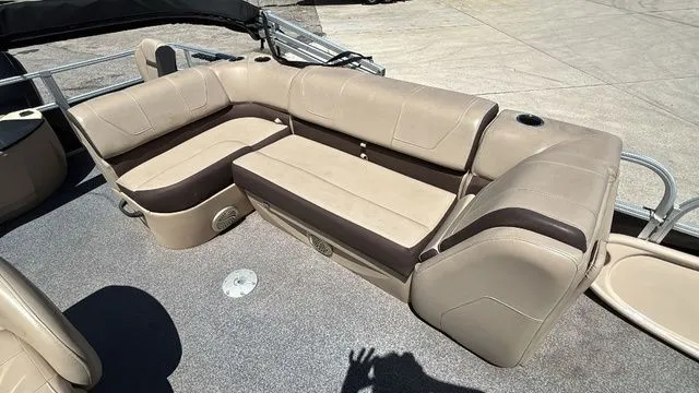 Slide: The Image of Sun Tracker Fishin' Barge 20 DLX 2018 - 16